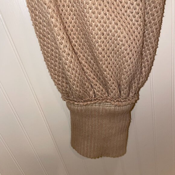 Free People We The Free She’s a Keeper Sweater Tan Pullover Size Medium - Picture 13 of 15